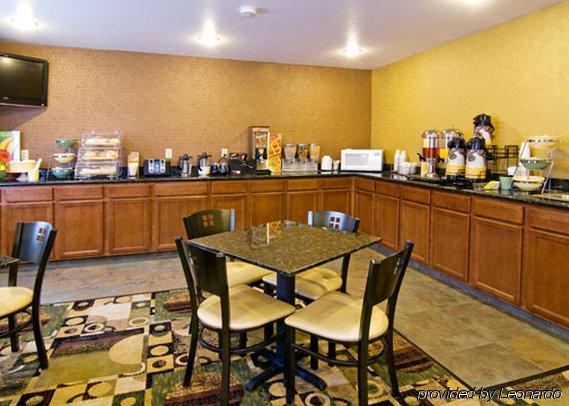 Quality Inn & Suites Decorah Restoran fotoğraf